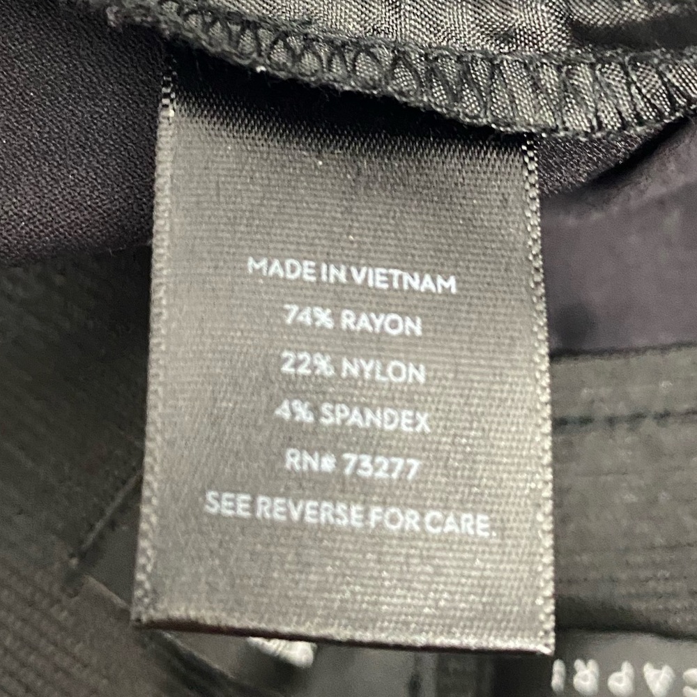 * Simply Vera capri large mid rise straight leg by Vera Wang Black Capri - Picture 6 of 12